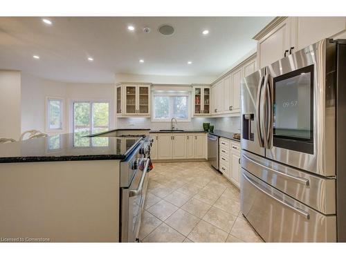 58 West Acres Crescent, Kitchener, ON - Indoor Photo Showing Kitchen With Upgraded Kitchen