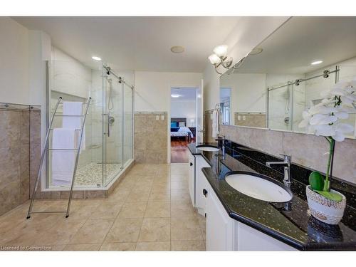 58 West Acres Crescent, Kitchener, ON - Indoor Photo Showing Bathroom