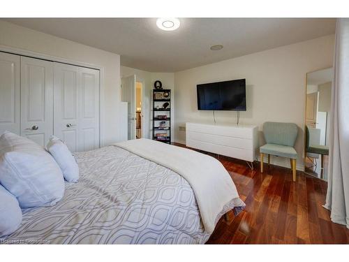 58 West Acres Crescent, Kitchener, ON - Indoor Photo Showing Bedroom