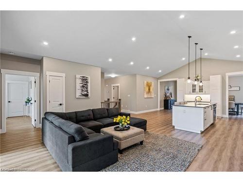 34 North Street W, Tillsonburg, ON - Indoor Photo Showing Living Room