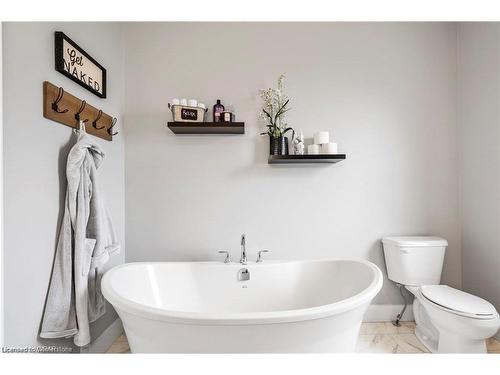 34 North Street W, Tillsonburg, ON - Indoor Photo Showing Bathroom