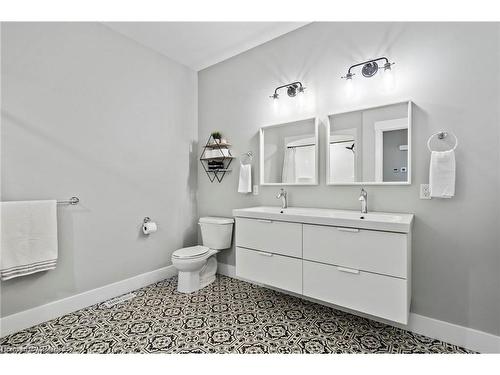 34 North Street W, Tillsonburg, ON - Indoor Photo Showing Bathroom