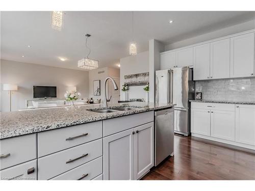 6 Greyhawk Street, Kitchener, ON - Indoor Photo Showing Kitchen With Double Sink With Upgraded Kitchen