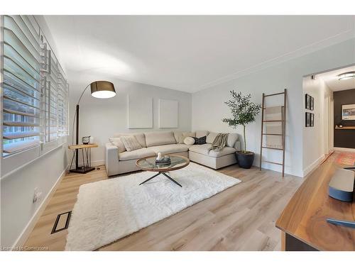 42 Sandra Avenue, Kitchener, ON - Indoor Photo Showing Living Room