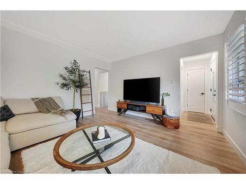 42 Sandra Avenue, Kitchener, ON - Indoor Photo Showing Living Room