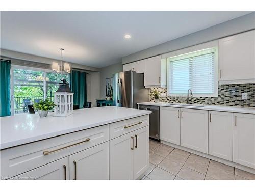 547 St Moritz Avenue, Waterloo, ON - Indoor Photo Showing Kitchen With Upgraded Kitchen