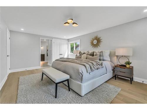 902 Kowal Drive, Mississauga, ON - Indoor Photo Showing Bedroom