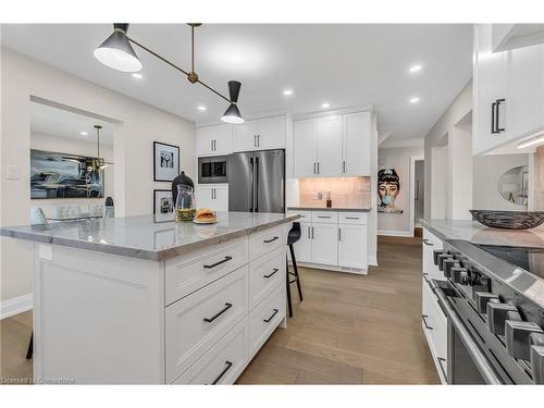 902 Kowal Drive, Mississauga, ON - Indoor Photo Showing Kitchen With Stainless Steel Kitchen With Upgraded Kitchen