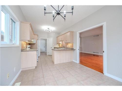 14-87 Stonecroft Way, New Hamburg, ON - Indoor Photo Showing Kitchen