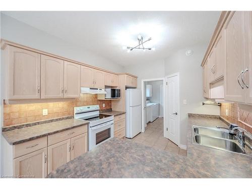 14-87 Stonecroft Way, New Hamburg, ON - Indoor Photo Showing Kitchen With Double Sink