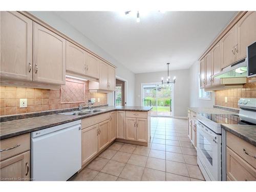 14-87 Stonecroft Way, New Hamburg, ON - Indoor Photo Showing Kitchen With Double Sink