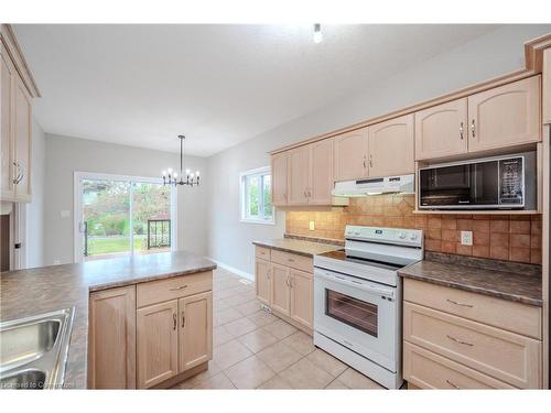 14-87 Stonecroft Way, New Hamburg, ON - Indoor Photo Showing Kitchen