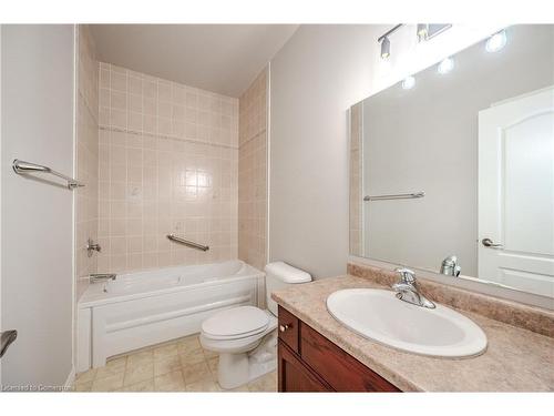 14-87 Stonecroft Way, New Hamburg, ON - Indoor Photo Showing Bathroom