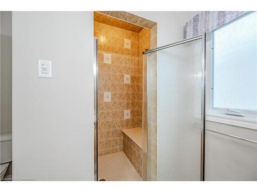 14-87 Stonecroft Way, New Hamburg, ON - Indoor Photo Showing Bathroom