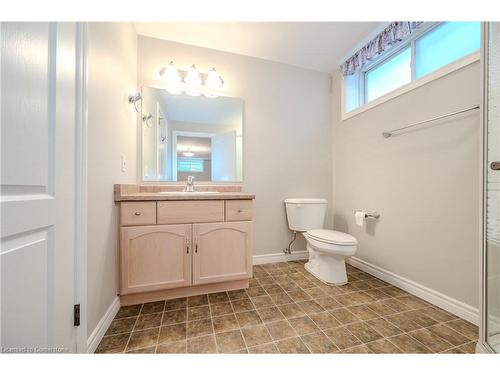 14-87 Stonecroft Way, New Hamburg, ON - Indoor Photo Showing Bathroom