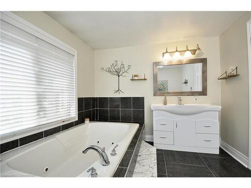 67 Copperfield Drive, Cambridge, ON - Indoor Photo Showing Bathroom