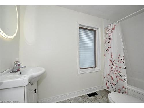 67 Copperfield Drive, Cambridge, ON - Indoor Photo Showing Bathroom