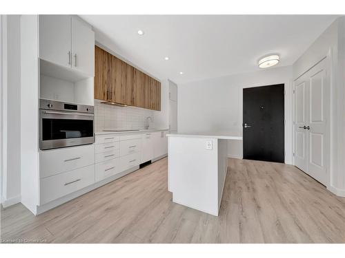 1010-181 King Street South Street, Waterloo, ON - Indoor Photo Showing Kitchen