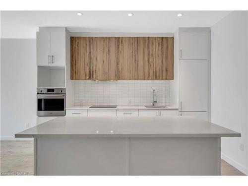 1010-181 King Street South Street, Waterloo, ON - Indoor Photo Showing Kitchen