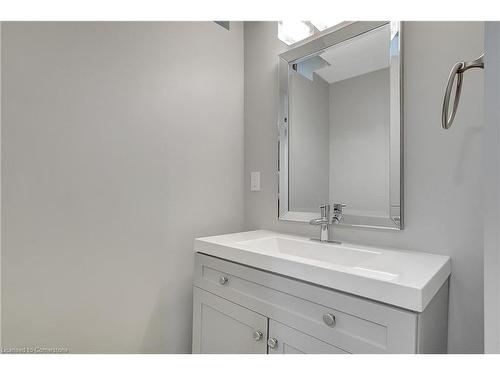 Lower-43 Holm Street, Cambridge, ON - Indoor Photo Showing Bathroom