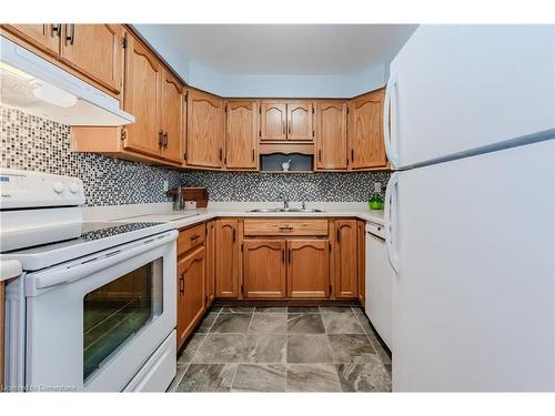 501-1414 King Street E, Kitchener, ON - Indoor Photo Showing Kitchen With Double Sink