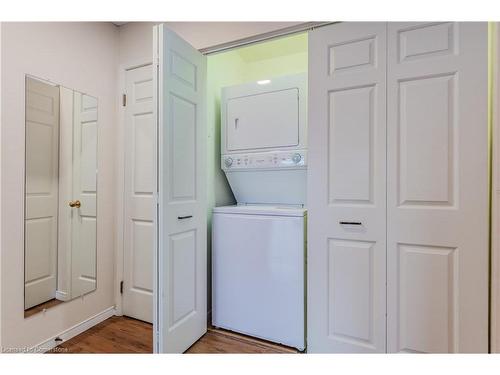 501-1414 King Street E, Kitchener, ON - Indoor Photo Showing Laundry Room