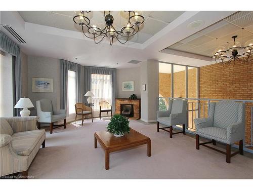 501-1414 King Street E, Kitchener, ON - Indoor Photo Showing Living Room