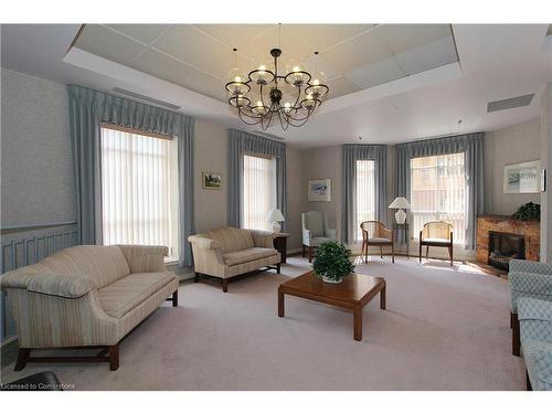 501-1414 King Street E, Kitchener, ON - Indoor Photo Showing Living Room