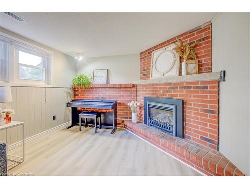 8 Byton Lane, Cambridge, ON - Indoor Photo Showing Living Room With Fireplace