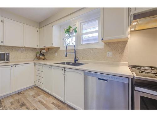 8 Byton Lane, Cambridge, ON - Indoor Photo Showing Kitchen With Double Sink