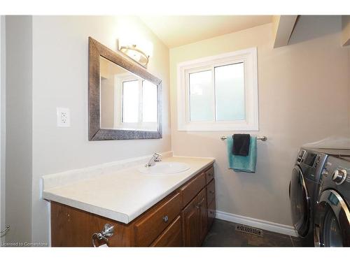 385 Greenbrook Drive, Kitchener, ON - Indoor Photo Showing Laundry Room