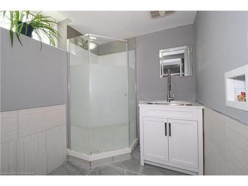 385 Greenbrook Drive, Kitchener, ON - Indoor Photo Showing Bathroom