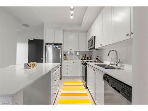 323-55 Duke Street, Kitchener, ON - Indoor Photo Showing Kitchen With Double Sink With Upgraded Kitchen