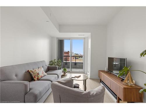 323-55 Duke Street, Kitchener, ON - Indoor Photo Showing Living Room