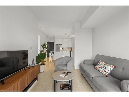 323-55 Duke Street, Kitchener, ON - Indoor Photo Showing Living Room