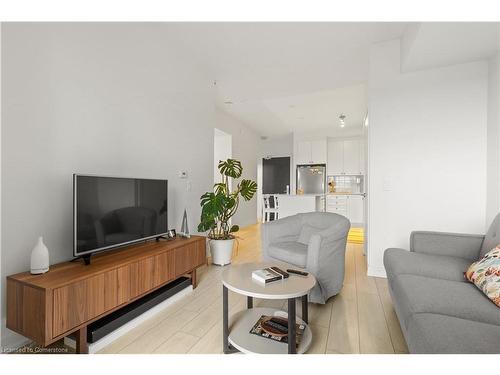 323-55 Duke Street, Kitchener, ON - Indoor Photo Showing Living Room