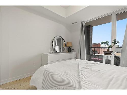 323-55 Duke Street, Kitchener, ON - Indoor Photo Showing Bedroom