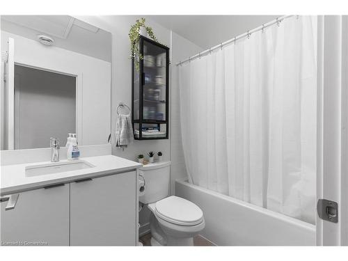 323-55 Duke Street, Kitchener, ON - Indoor Photo Showing Bathroom