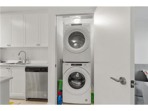 323-55 Duke Street, Kitchener, ON - Indoor Photo Showing Laundry Room