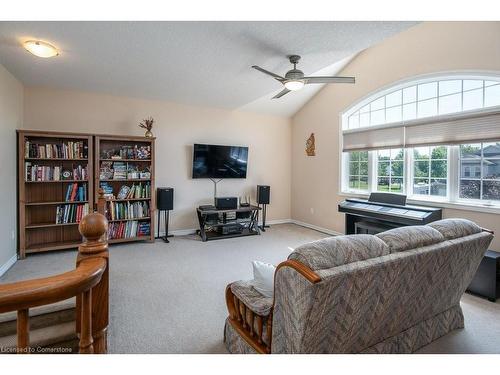 207 Theodore Schuler Boulevard, New Hamburg, ON - Indoor Photo Showing Living Room