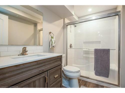 207 Theodore Schuler Boulevard, New Hamburg, ON - Indoor Photo Showing Bathroom