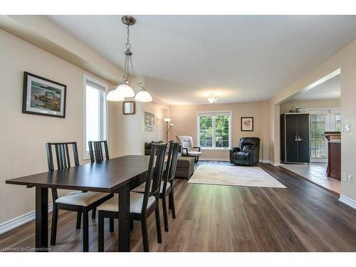 207 Theodore Schuler Boulevard, New Hamburg, ON - Indoor Photo Showing Dining Room