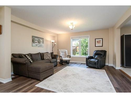 207 Theodore Schuler Boulevard, New Hamburg, ON - Indoor Photo Showing Living Room