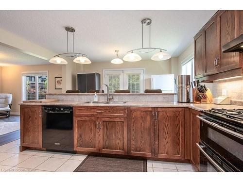 207 Theodore Schuler Boulevard, New Hamburg, ON - Indoor Photo Showing Kitchen