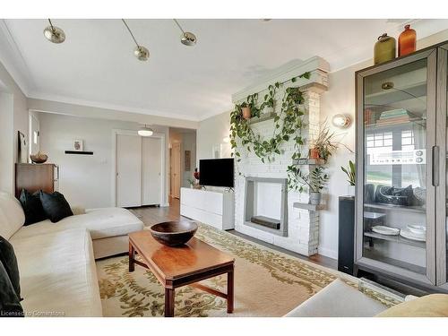 50 Jerseyville Road, Brantford, ON - Indoor Photo Showing Living Room