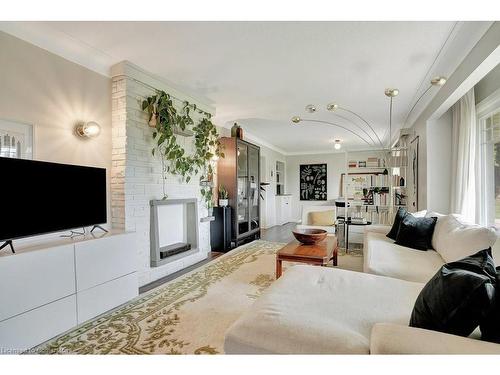 50 Jerseyville Road, Brantford, ON - Indoor Photo Showing Living Room