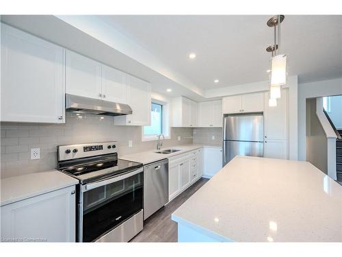 J037-15 Stauffer Woods Trail, Kitchener, ON - Indoor Photo Showing Kitchen With Double Sink With Upgraded Kitchen