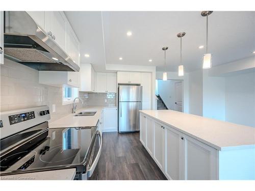 J037-15 Stauffer Woods Trail, Kitchener, ON - Indoor Photo Showing Kitchen With Double Sink With Upgraded Kitchen