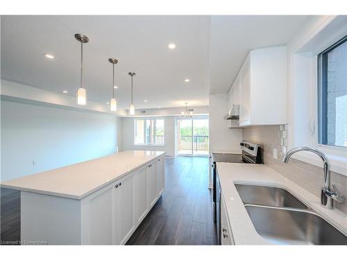 J037-15 Stauffer Woods Trail, Kitchener, ON - Indoor Photo Showing Kitchen With Double Sink