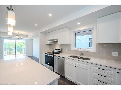 J037-15 Stauffer Woods Trail, Kitchener, ON - Indoor Photo Showing Kitchen With Double Sink